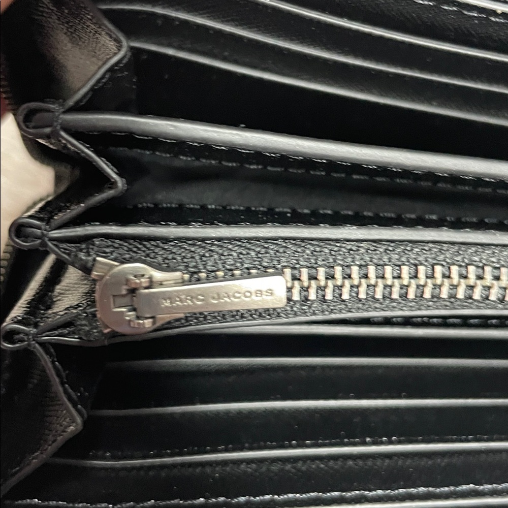 Marc Jacobs ‘The Continental’ Wallet - Picture 13 of 16